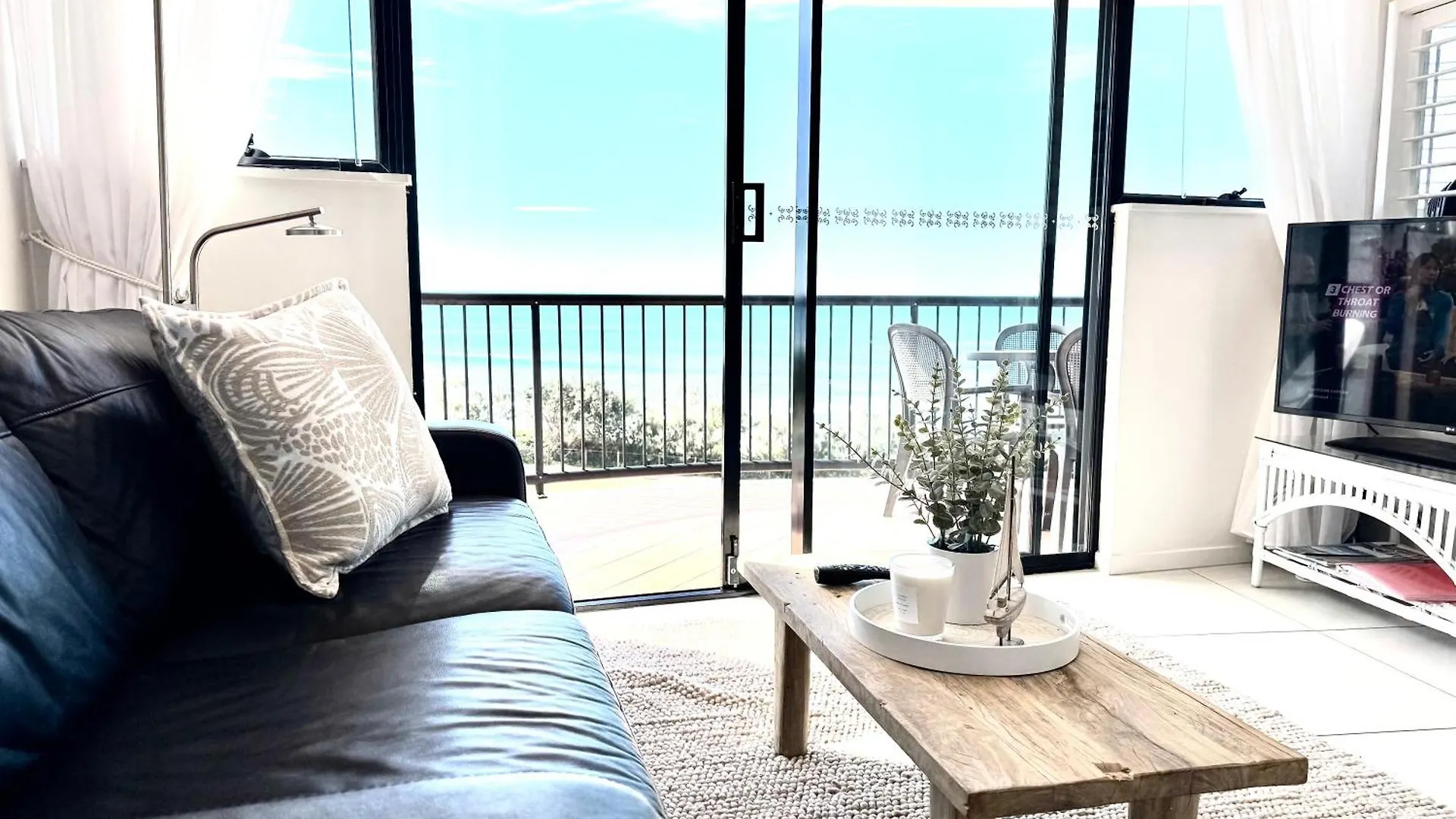 アパート Absolute Beachfront Penthouse With Exclusive Rooftop アレクサンドラ・ヘッドランド